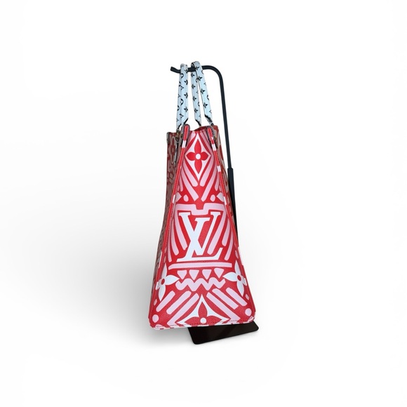 Louis Vuitton OnTheGo GM Crafty Monogram *LIMITED EDITION/AUTHENTICATED* - Picture 4 of 15